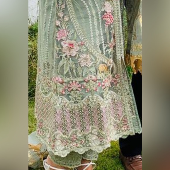Suffuse by sana yasir Pakistani eid stitched - Picture 5 of 8